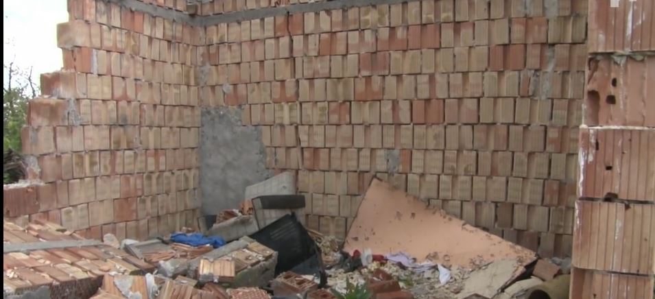 Ilyet még senki nem látott: tégláról-téglára loptak szét egy komplett házat Miskolcon