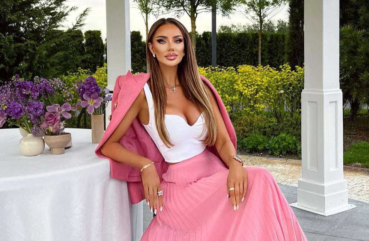 Bianca Drăgușanu a pățit-o la biserică. S-a întâmplat după ce a aprins o lumânare: „Baba din dotare”