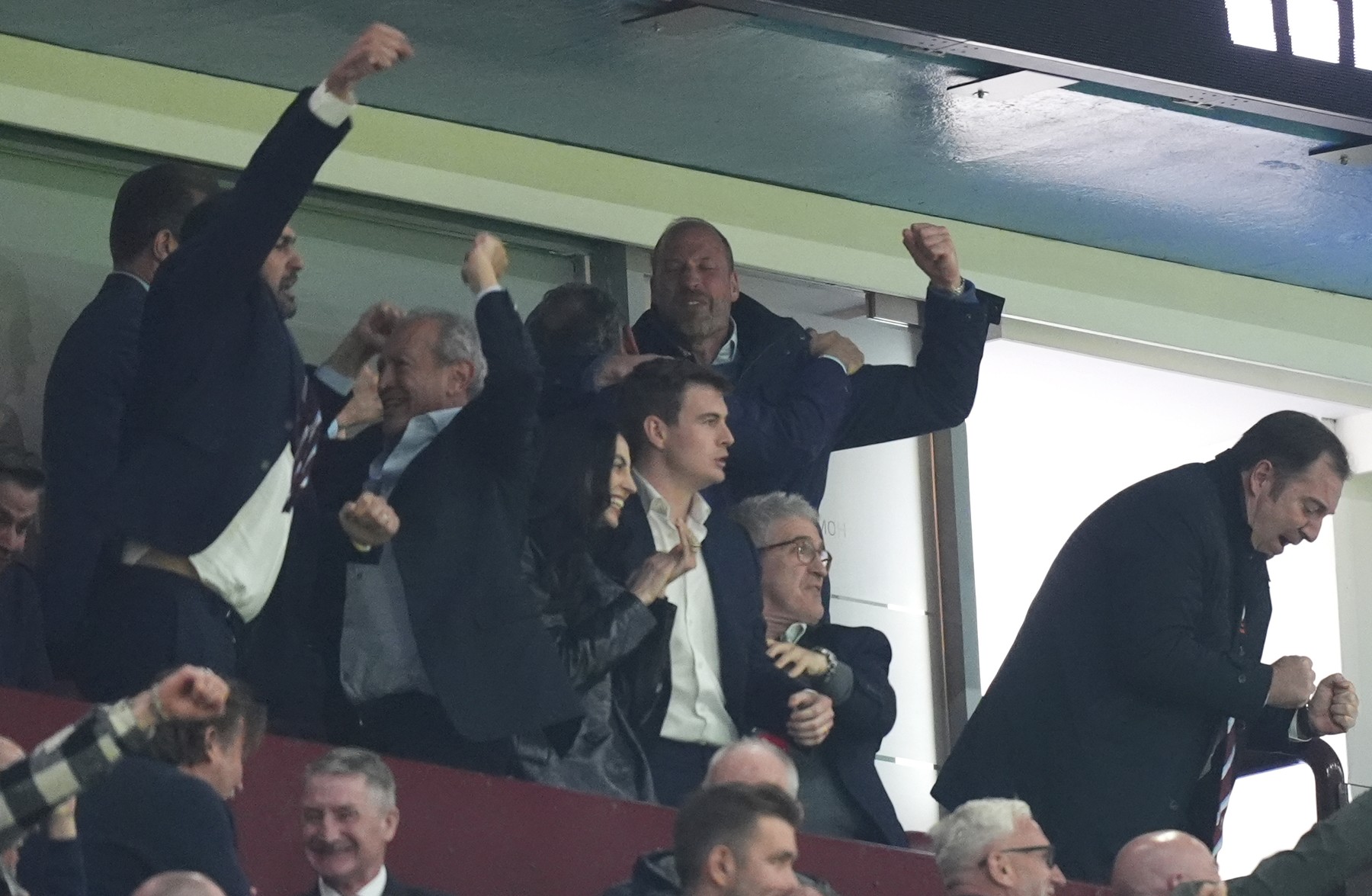 Cum a apărut prințul William în tribune la meciul dintre Aston Villa și Nottingham Forest. Unde a mers după fluierul final