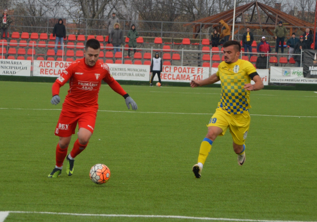 Ionuț Popa a sărit la arbitrul Cristian Codrea. Recent, ”Popică” și-a alergat un jucător / GALERIE FOTO