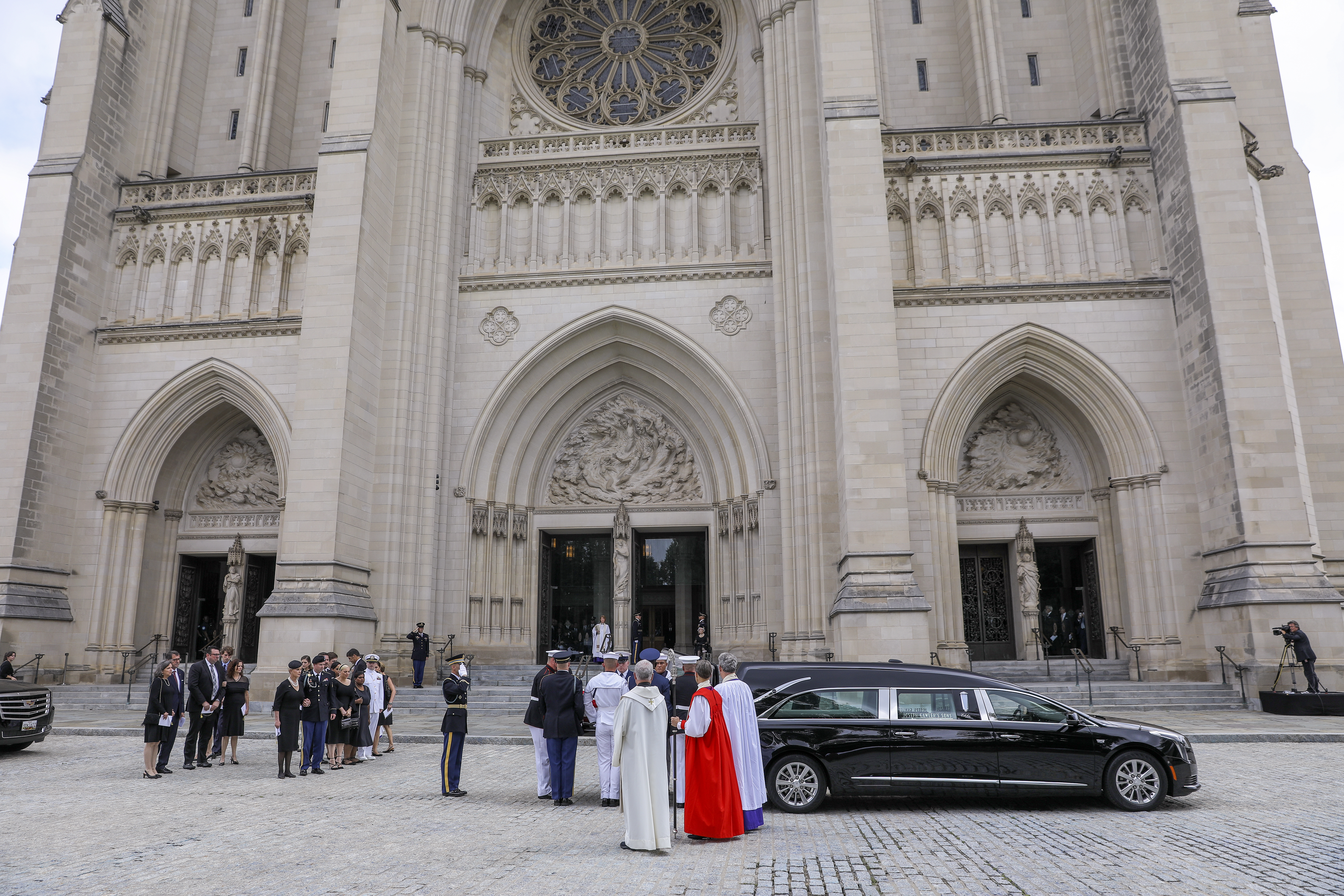Funeralii naţionale pentru John McCain, în SUA. Mesajul acid al fiicei sale, la adresa lui Trump (FOTO)