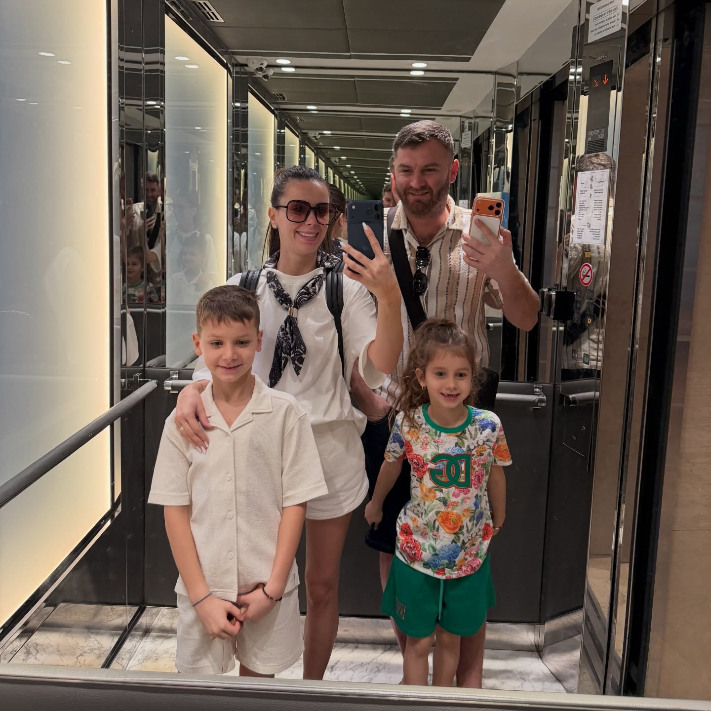 Familia Georgianei Lobonț, blocată în Dubai. Artista a reușit să plece în Germania, însă copiii și soțul au rămas în zona conflictului. „Stau ca pe spini”