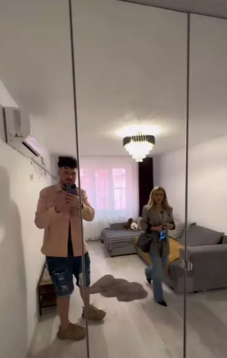 Imagini din apartamentul în care locuiește Amna. Cum arată dormitorul și bucătăria: „Nu îi trebuie nimănui nimic mai mult de atât în viață”