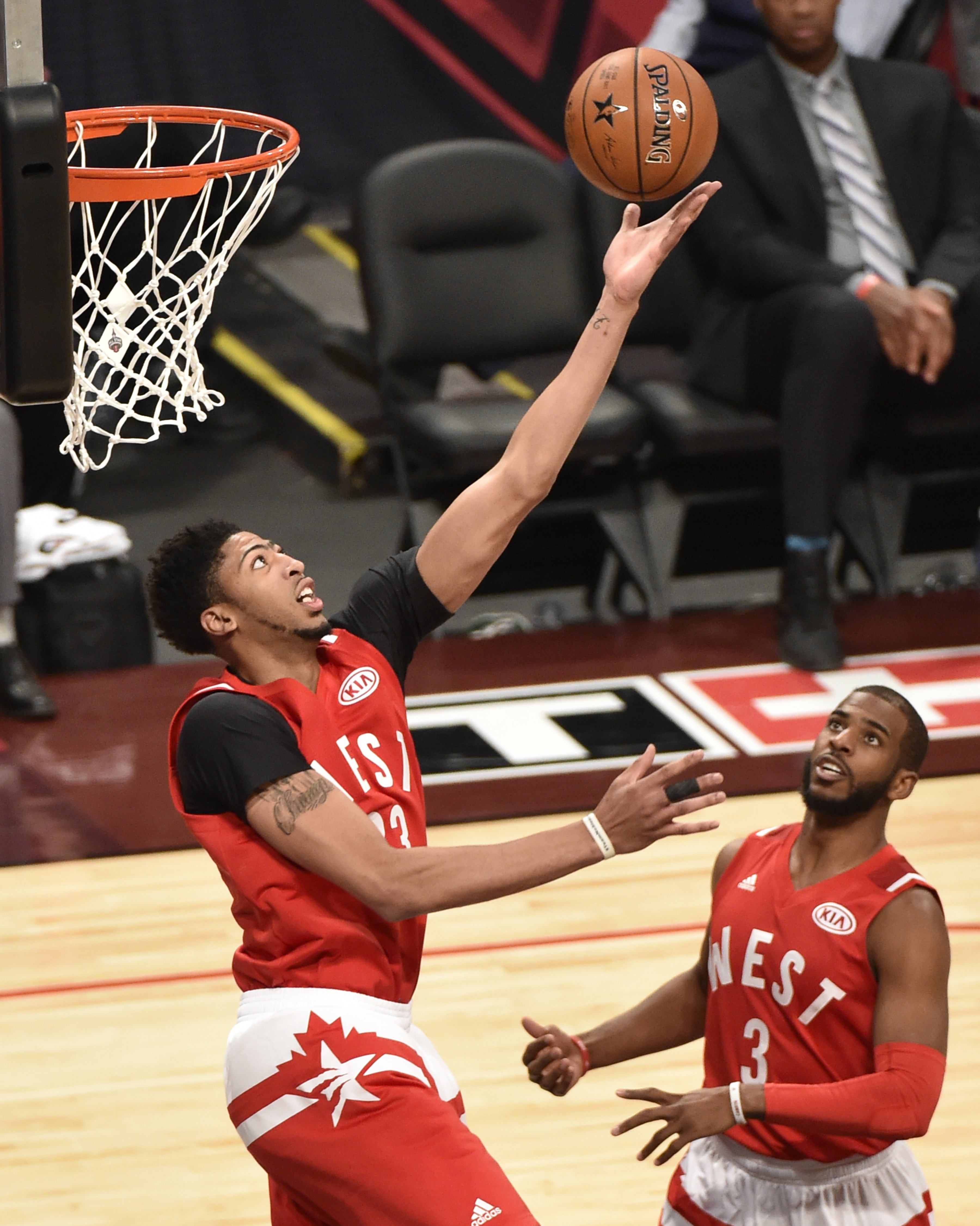 Vestul a aruncat Estul la coș, la All-Star Game. ^Ultima reprezentație a lui Kobe Bryant. Românii n-au lipsit din ”Air Canada”! / GALERIE FOTO