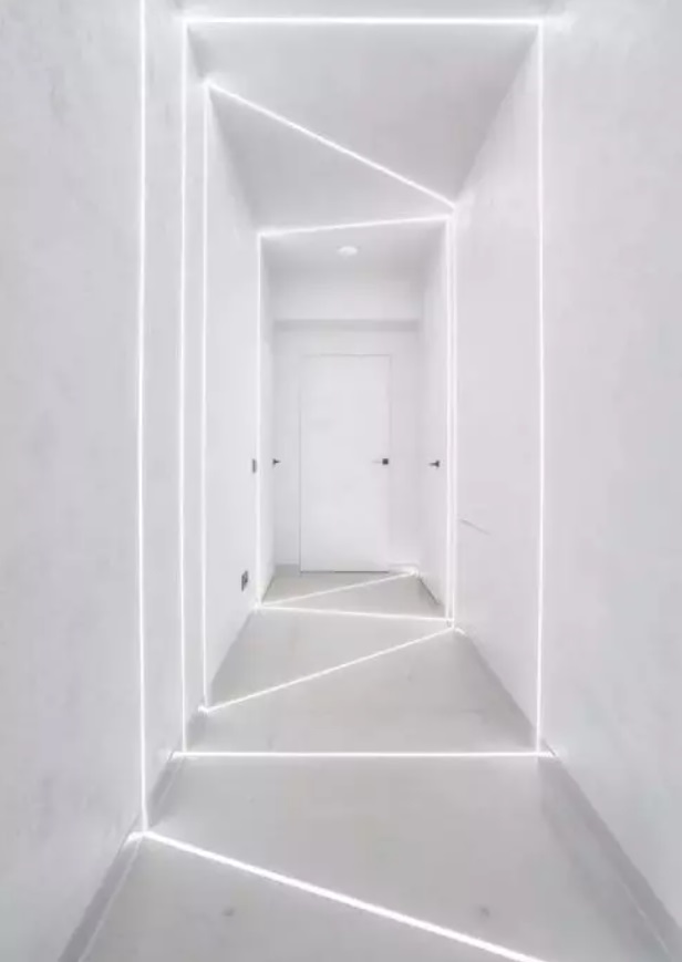 Imagini cu apartamentul în care locuiesc Carmen Grebenișan și Alex Militaru. Deși a investit o avere, vedeta se mută din penthouse-ul din București