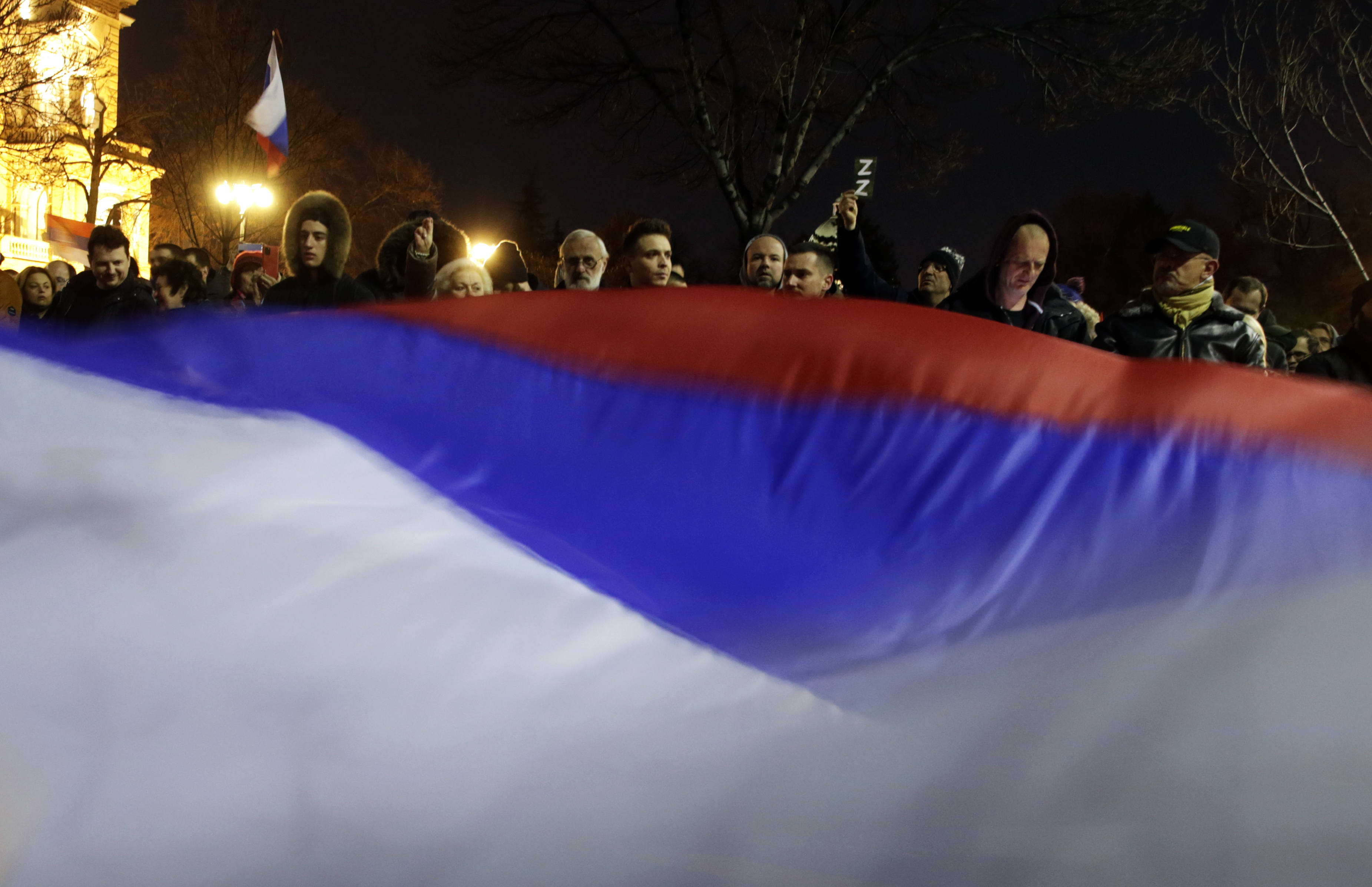 Protest în favoarea războiului lui Putin, în Belgrad. Mii de sârbi proruși au ieșit aseară în stradă