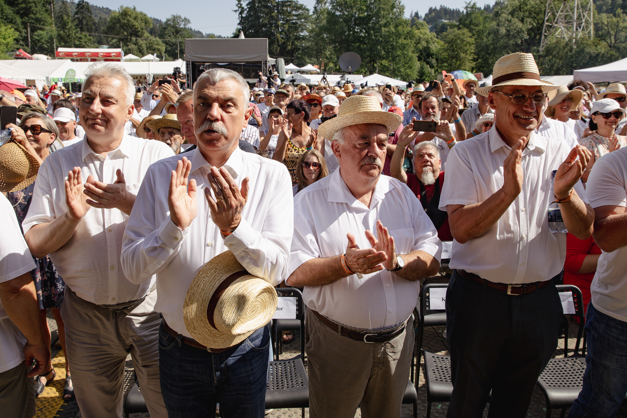 REPORTAJ. De la Tușnad la Dallas, de ce îl susțin oamenii pe Viktor Orban: „De la el ascultăm cele ce se întâmplă în Ungaria, în Europa și în lume”
