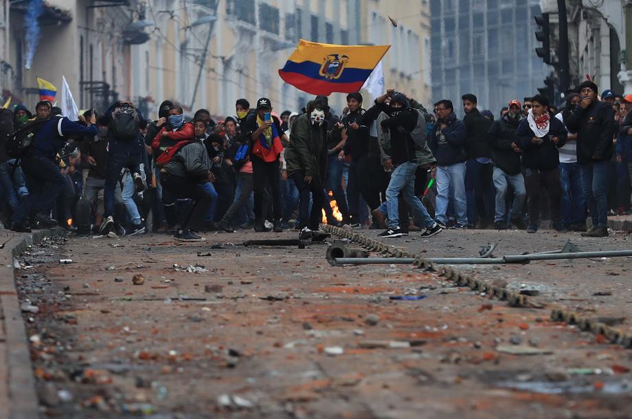 Proteste violente în Ecuador. Președintele a declarat stare de urgență