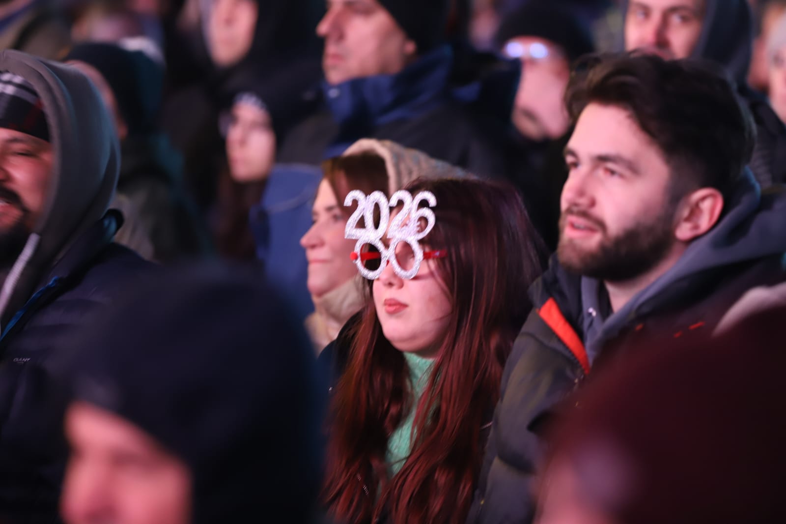 În Piața Alba Iulia din București, Revelionul 2026 a început retro, cu trupa Azur