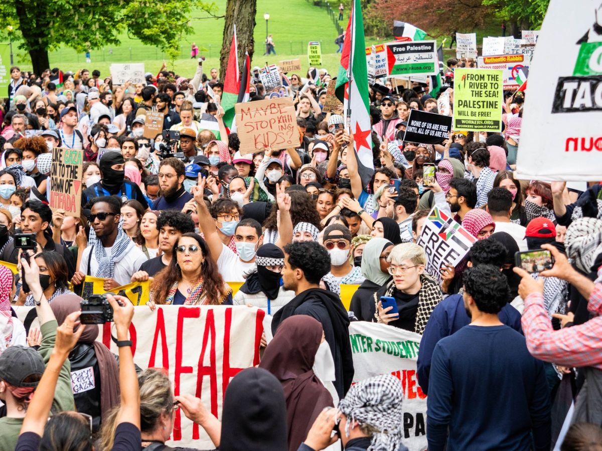 Manifestație pro-palestiniană în apropiere de Met Gala de la New York. Mai multe persoane au fost arestate