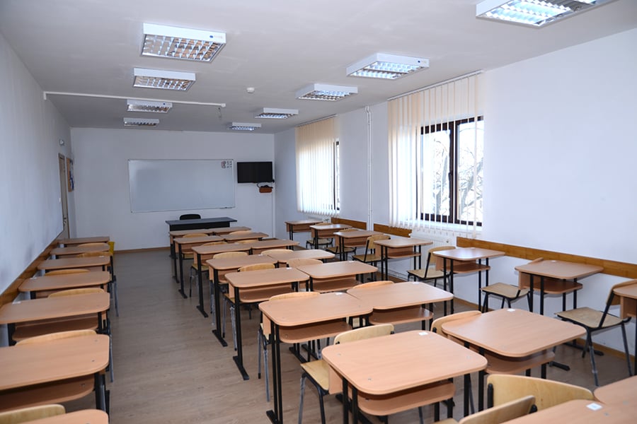 Școala de Pompieri din Boldești cumpără mâncare în valoare de 350.000 de euro. Lista include 98 de loturi, printre care și 190.755 de ouă