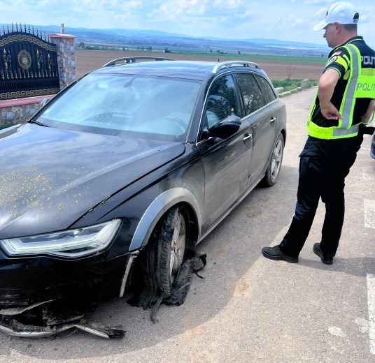 După o răfuială într-o benzinărie din Suceava, un șofer a fugit de Poliție 142 km. Nu l-au oprit nici cele 4 focuri de armă. Cum a fost prins