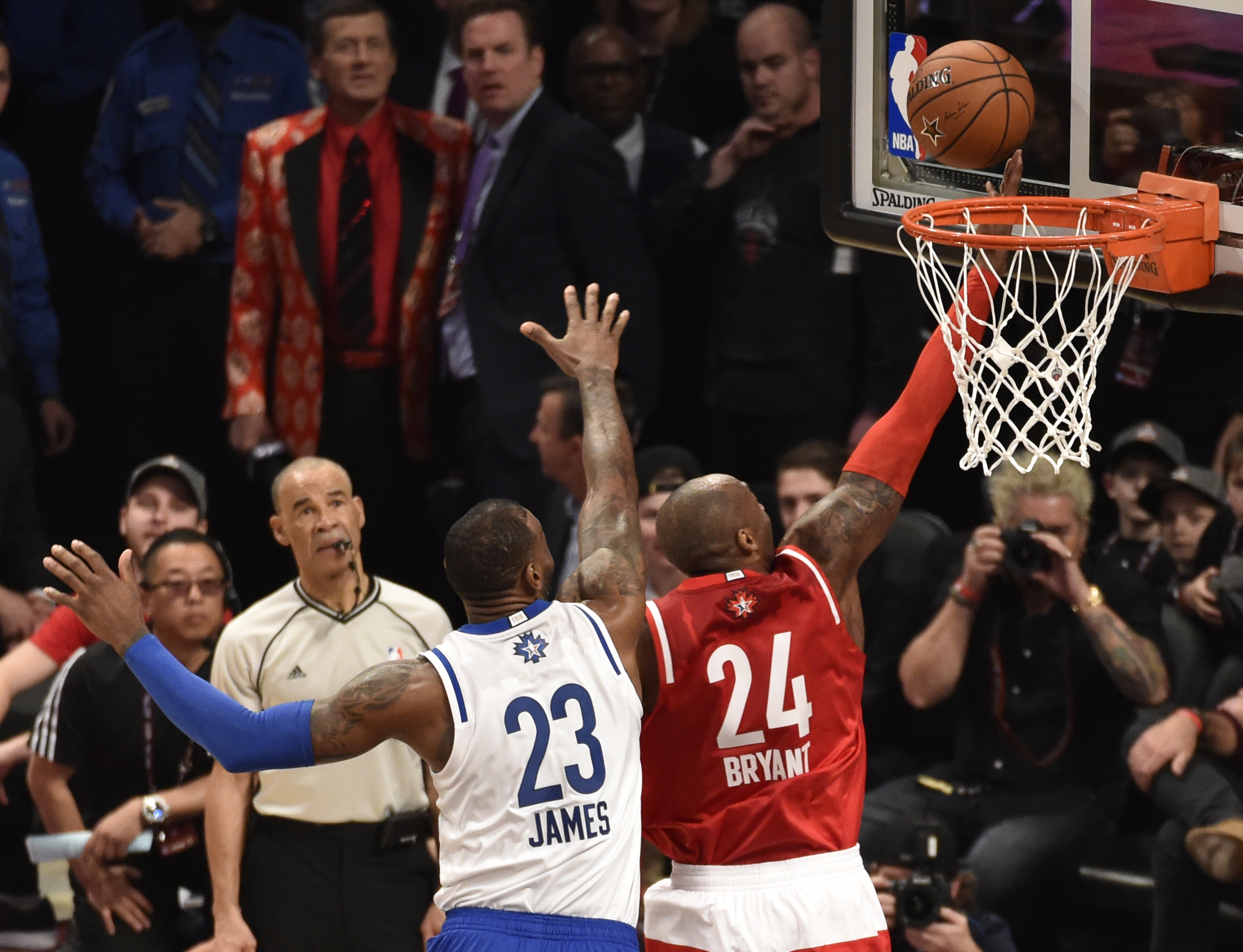 Vestul a aruncat Estul la coș, la All-Star Game. ^Ultima reprezentație a lui Kobe Bryant. Românii n-au lipsit din ”Air Canada”! / GALERIE FOTO