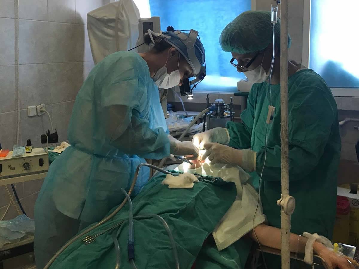 Intervenție chirurgicală stomatologică în premieră, făcută la Buzău. Medicii au operat o fată de 12 ani cu paralizie cerebrală/ FOTO