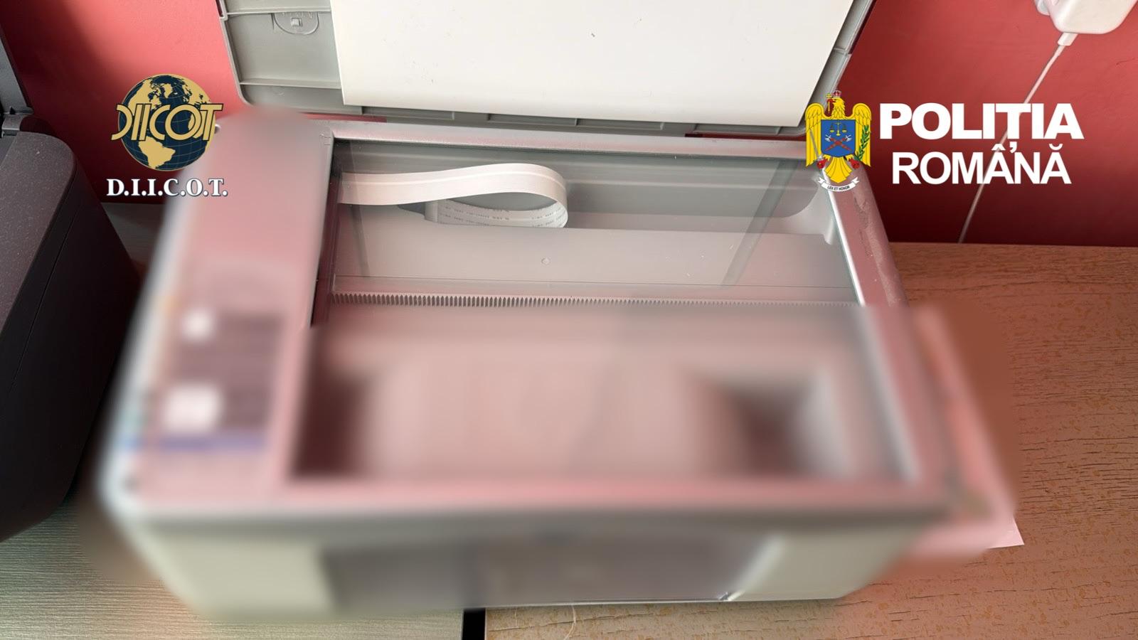 Un italian a învățat 3 români să falsifice bancnote: au construit o fabrică de bani falși la Suceava și i-au dus apoi în Bulgaria