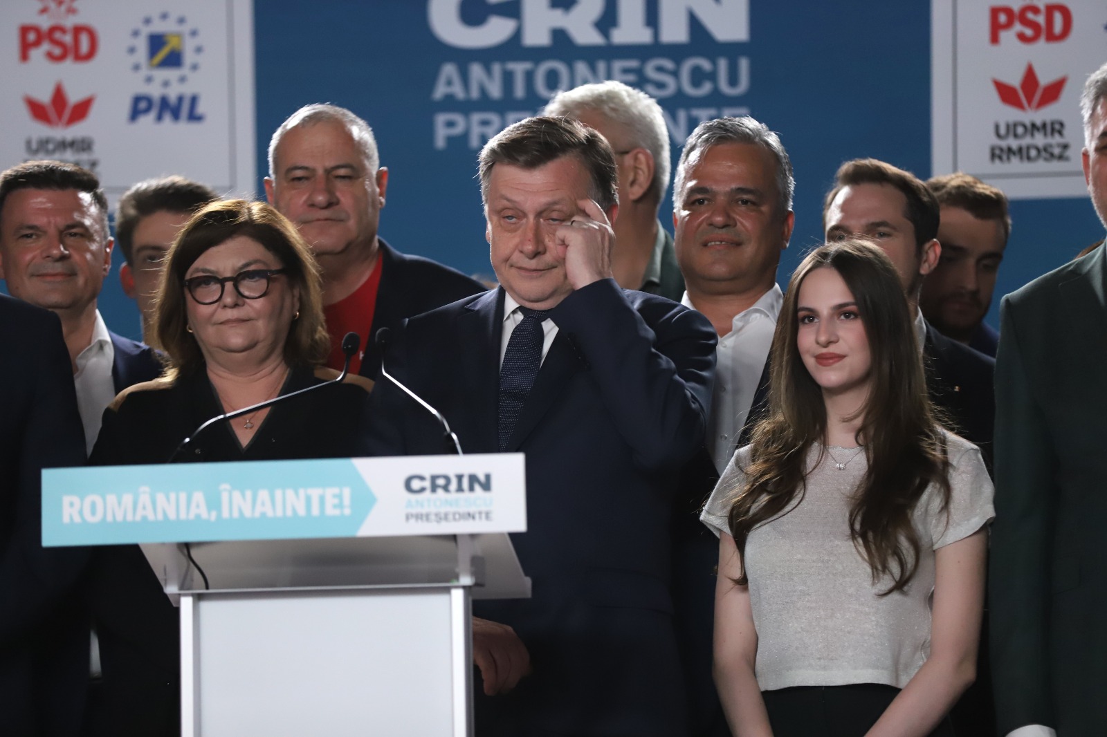 Acuzații interne de sabotaj electoral în Coaliția PSD-PNL-UDMR. Fețe triste și optimism rezervat în echipa lui Crin Antonescu REPORTAJ