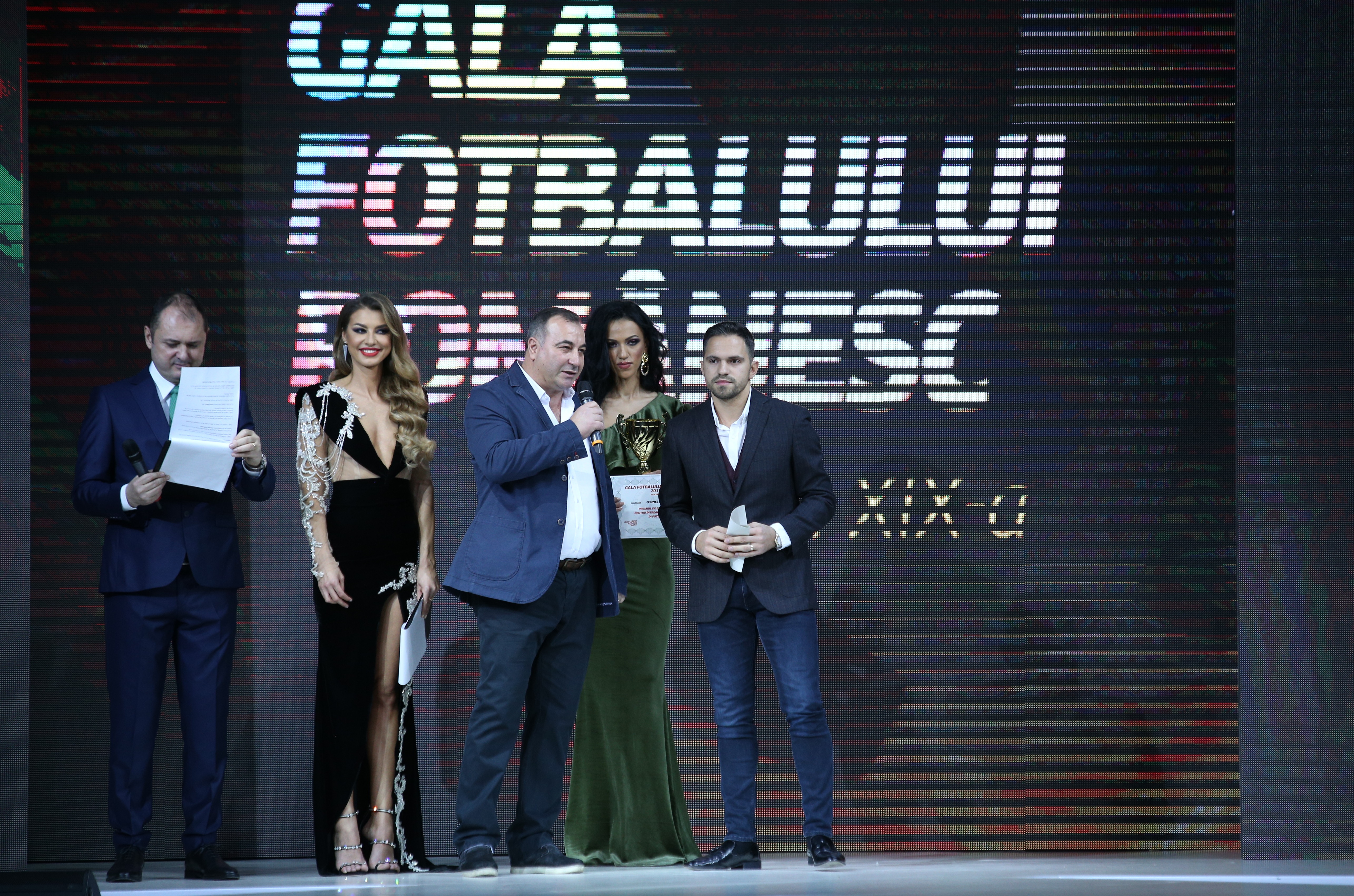 Gala Fotbalului Românesc 2017. Budescu, jucătorul anului. Hagi - antrenorul anului! Toate premiile acordate | FOTO&VIDEO