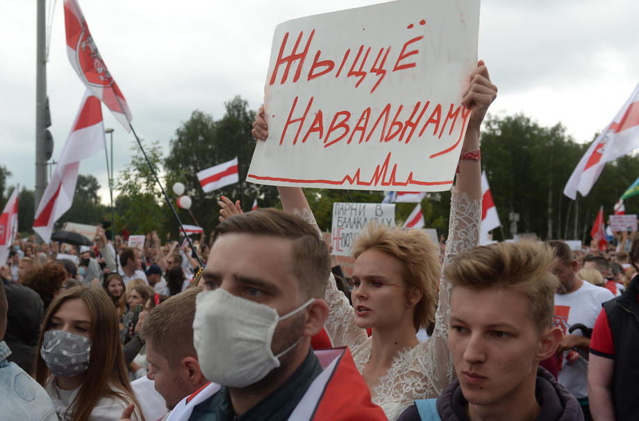 Protest uriaș la Minsk, în a patra săptămână de manifestații anti-Lukaşenko. Peste 30 de oameni au fost arestaţi