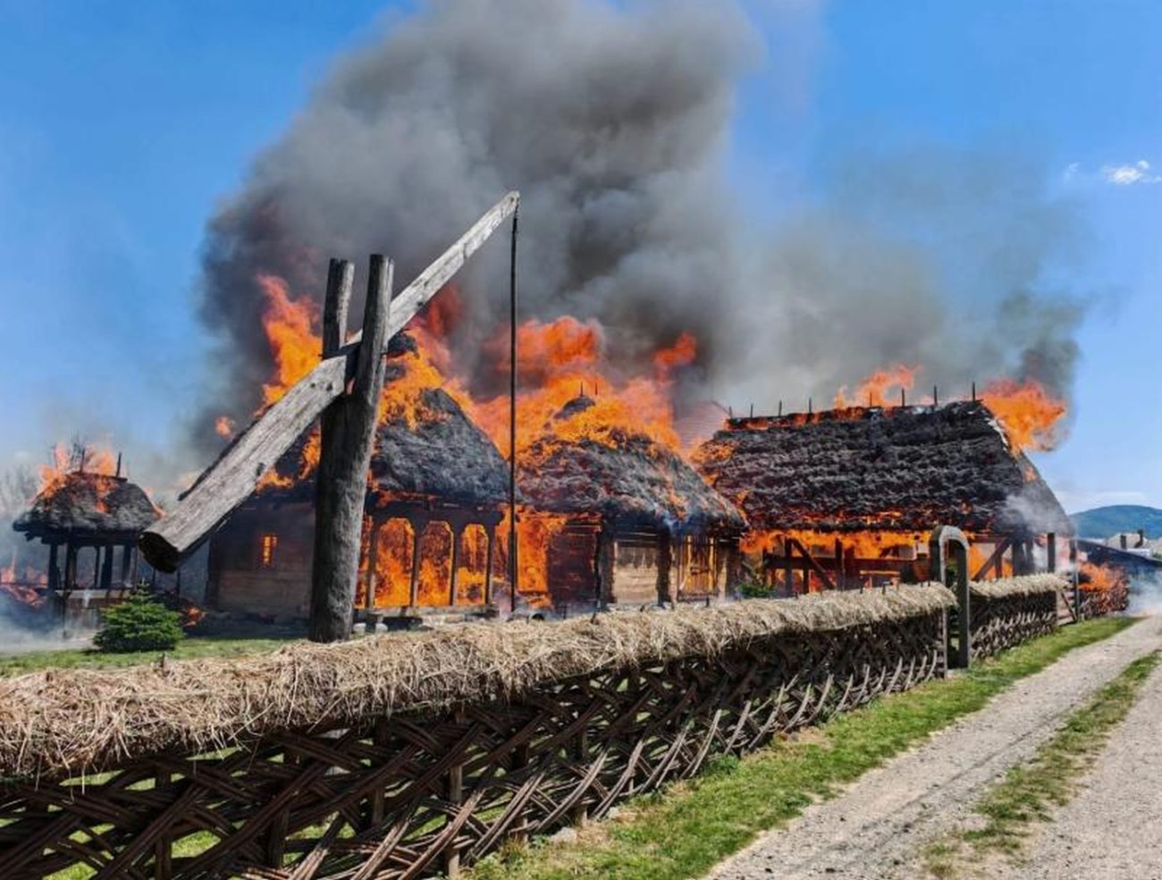 Casa Lupuț din Cizer, mistuită de incendiu. Monumentul istoric era asociat cu Horea, conducătorul răscoalei din 1784