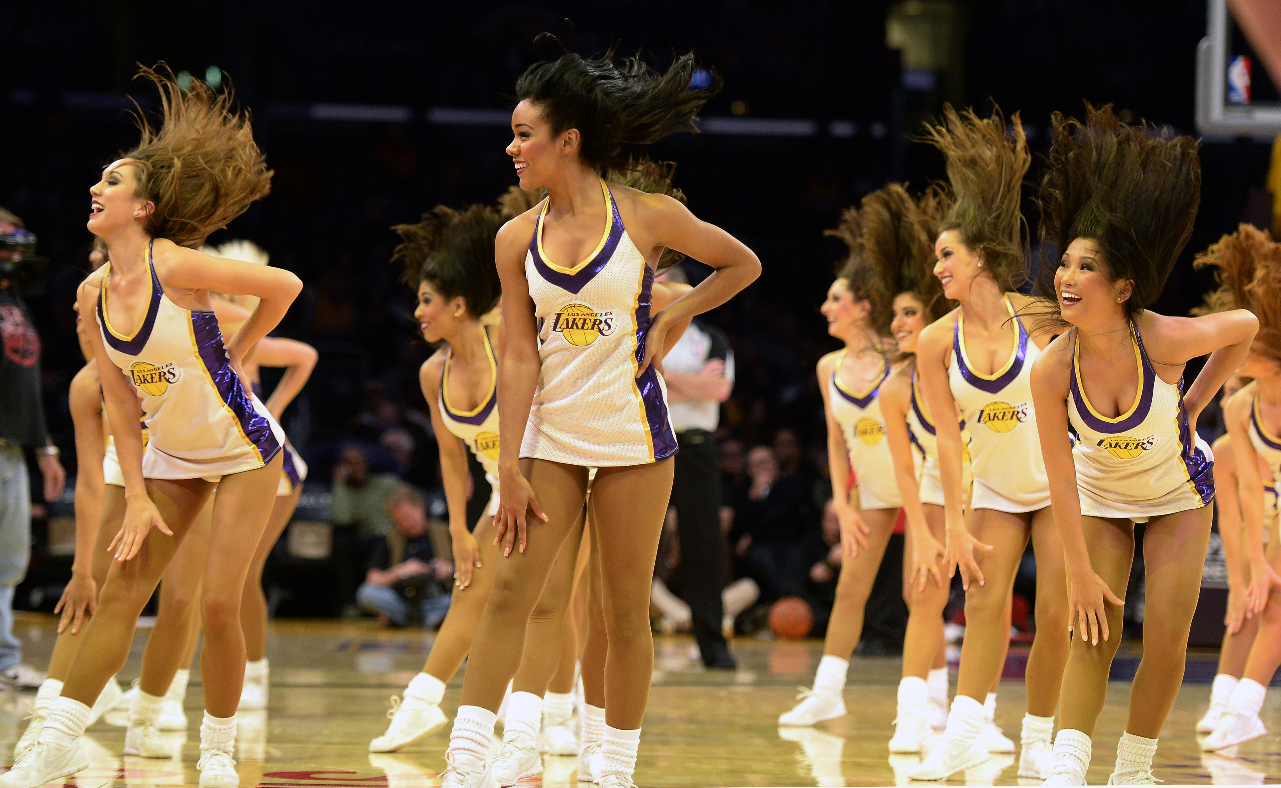 RĂZBOI în L.A. Majoretele de la Clippers vor să le "subordoneze" pe cele de la Lakers / FOTO&VIDEO