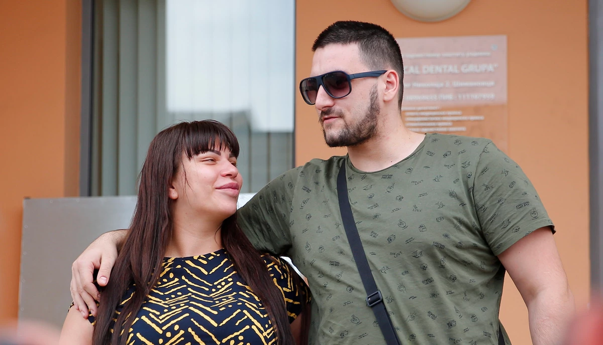 MILJANA ĆE ODLEPITI NAČISTO: Evo sa kim se na moru provodi Zola, isplivala fotka, uživanje je na maksimumu