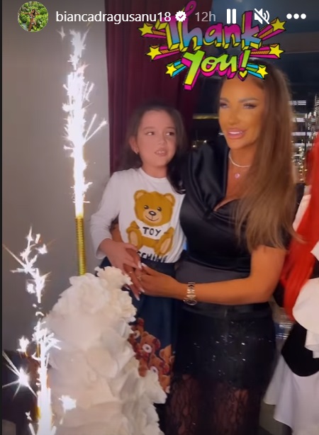 Bianca Drăgușanu și-a sărbătorit ziua de naștere cu șampanie cu foiță de aur și tort, alături de Gabi Bădălău: „Am fost pupată și iubită”
