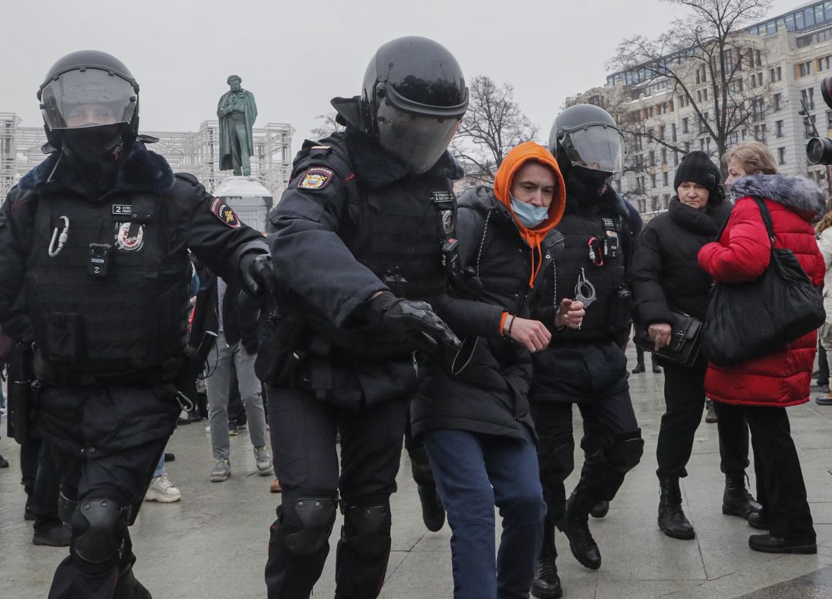 Protestele din Rusia | Peste 2.400 de oameni săltați, printre care și un copil. „Putin e un hoț!” și „Rusia fără Putin!”, au strigat manifestanții