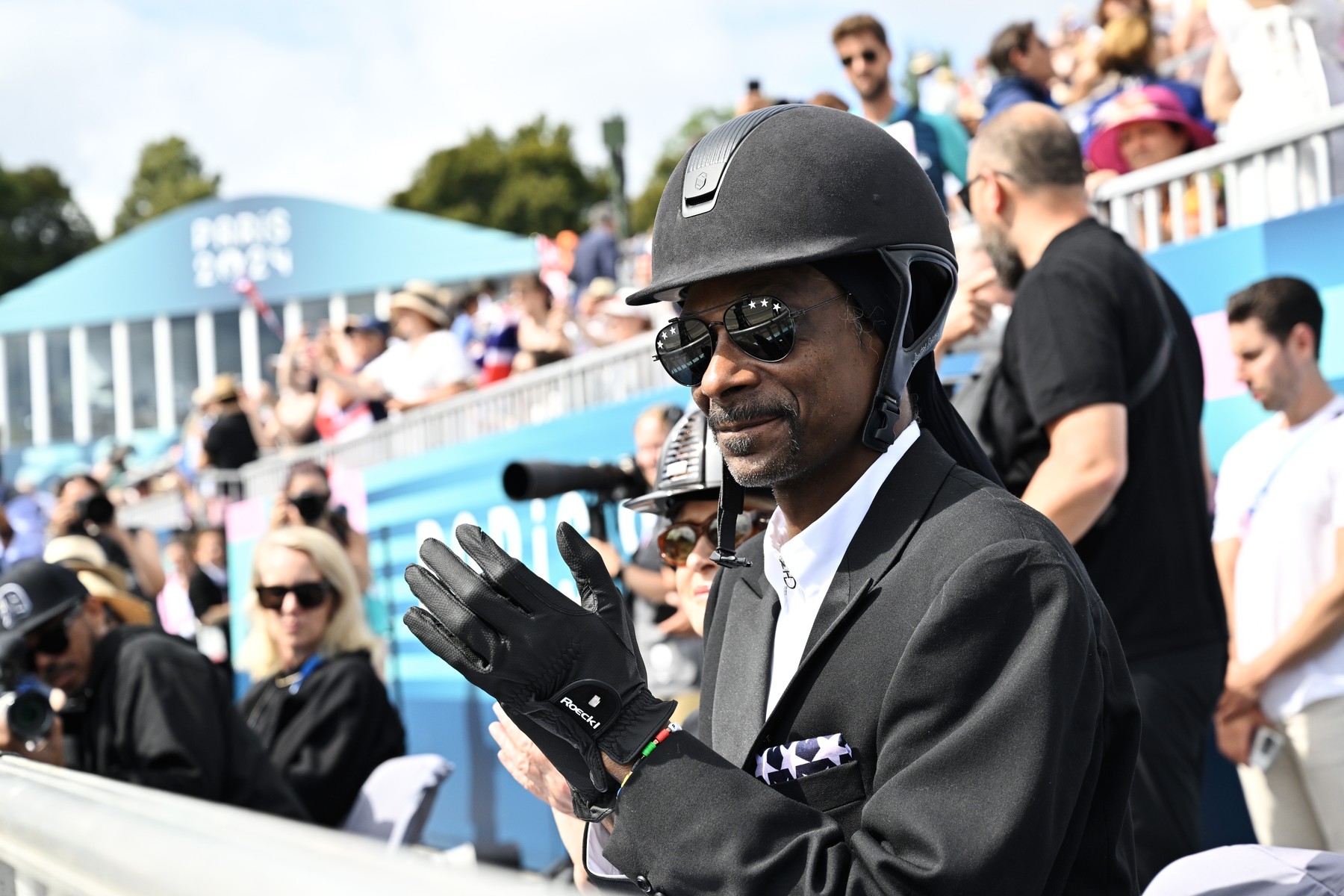 Cum s-a îmbrăcat Snoop Dogg la finala de dresaj pe echipe de la Jocurile Olimpice de la Paris
