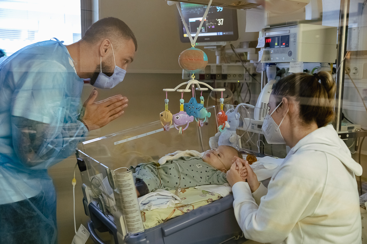 „Grijă pentru nou-născuți”, campanie umanitară a Fundației Ringier pentru achiziționarea unui sistem de livrare a oxidului nitric. „Medicii și Dumnezeu au făcut o minune pentru fiul meu!”