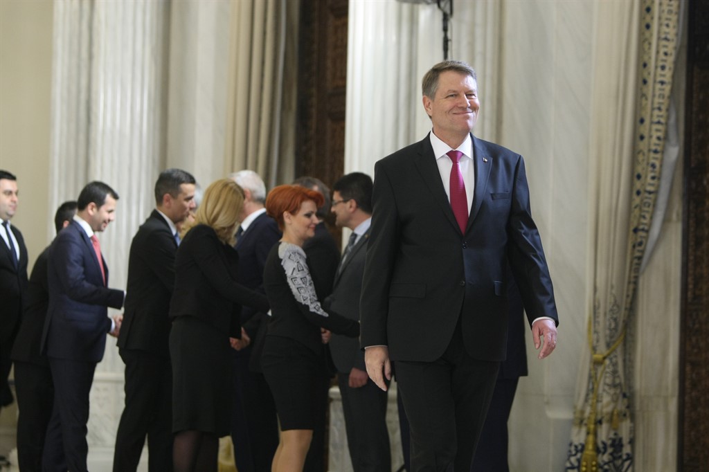 Cabinetul Grindeanu a depus jurământul; Iohannis, către Dragnea: Aflarăm de la televizor că sunteți singurul care cunoaște programul de guvernare: Învățați-i și pe ei! / GALERIE FOTO