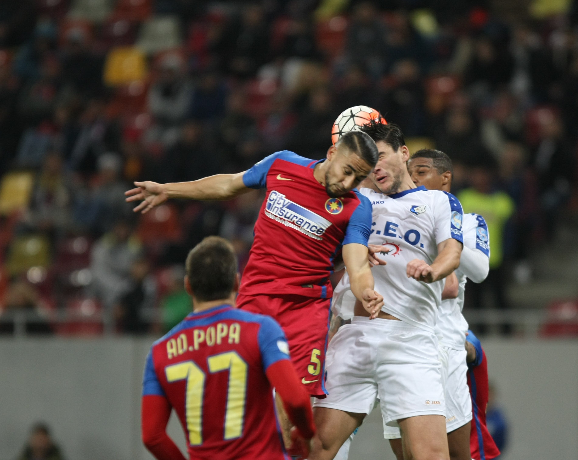 Liga I, etapa a 15-a. Steaua - Pandurii 1-1. Gorjenii au făcut legea la Bucureşti, dar au scăpat victoria printre degete. Răduţ a deschis scorul, iar Hora a trimis balonul în bară. Campioana, care şutat pe poartă de abia în minutul 66, a egalat pe final, prin Muniru / FOTO
