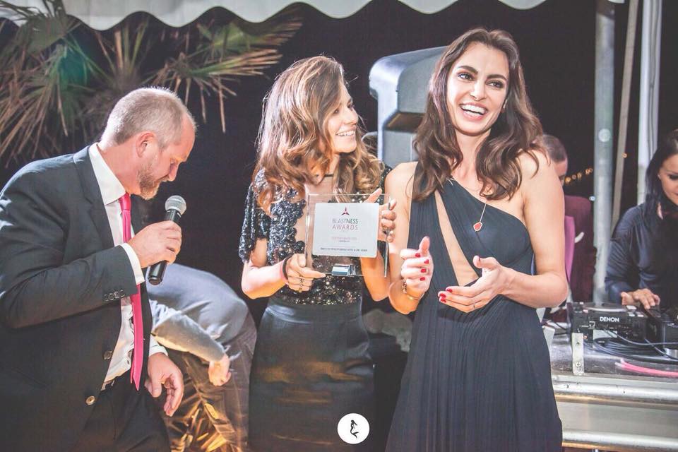 Catrinel Menghia, spectaculoasă la un eveniment în Italia. A purtat o rochie care-ți taie răsuflarea | FOTO