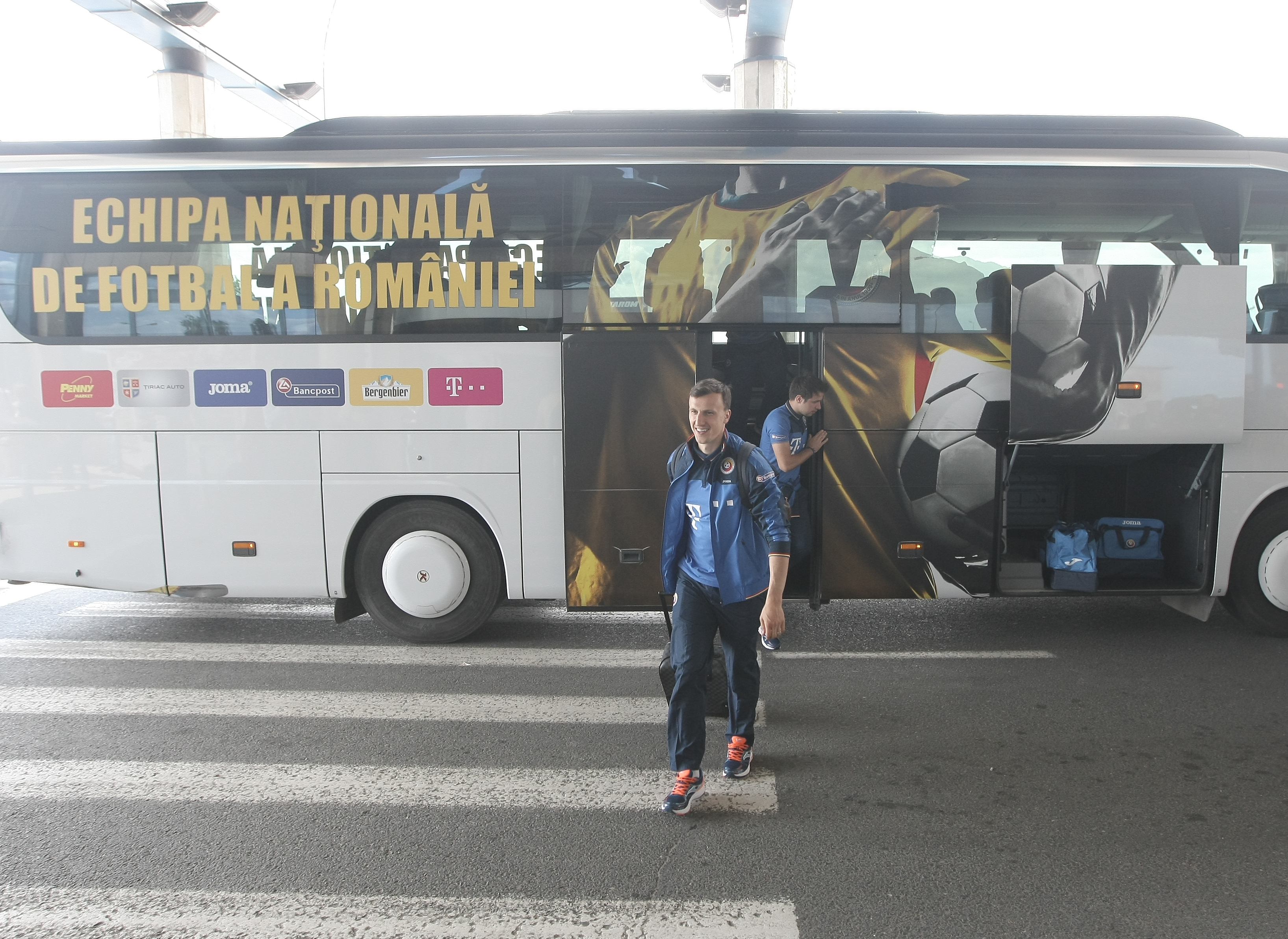 Anghel Iordănescu l-a luat pe Denis Alibec în cantonamentul din Italia. Selecționerul, absent | GALERIE FOTO