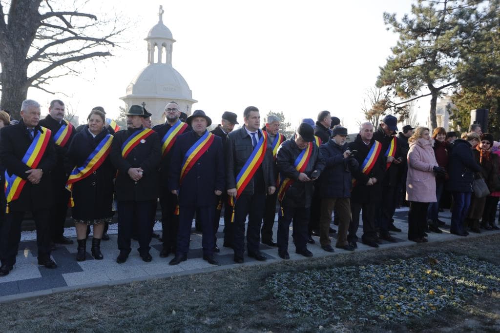 GALERIE FOTO/ Un militar de la Buzău a avut nevoie de îngrijiri medicale de 1 Decembrie. I s-a făcut rău cel mai probabil din cauza gerului