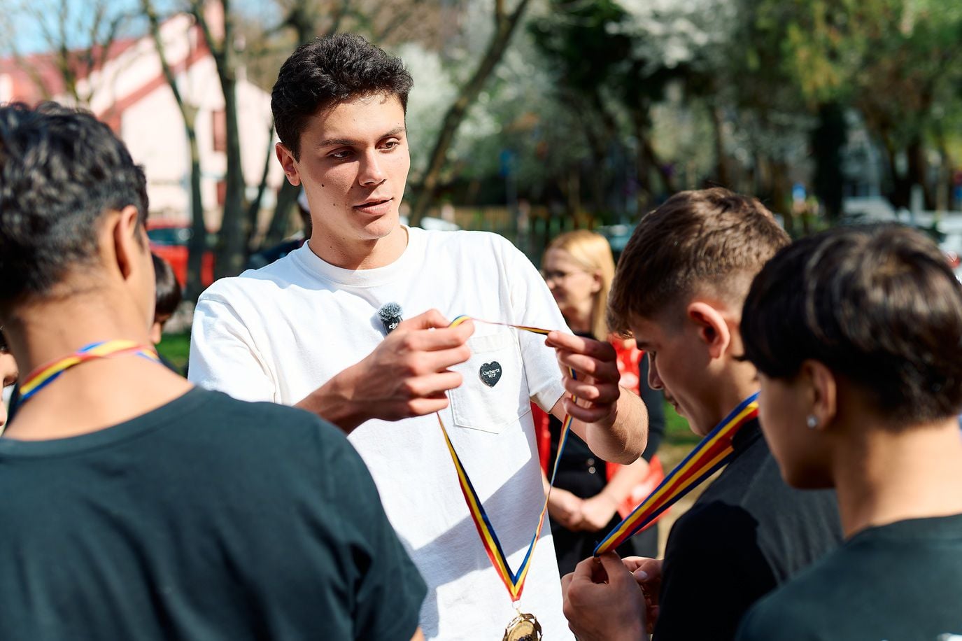 David Popovici lansează o campanie de donații pentru îngrijirea a 12 copii: sportivul a luat masa alături de ei și a fost impresionat de poveștile lor
