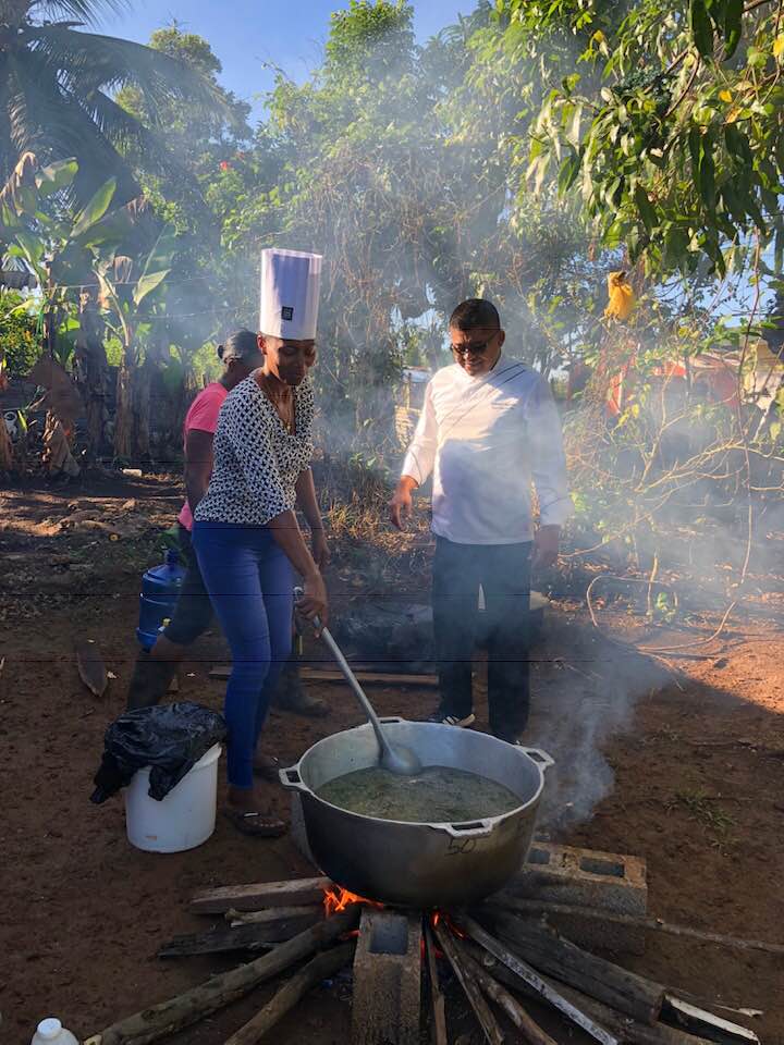 FOTO | Povestea uimitoare a unui chef. A crescut într-o zonă de război și a visat să hrănească oamenii săraci. Apoi, a câștigat la loto