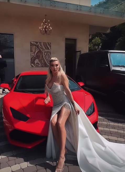Anda Adam și Joseph, nași de cununie înainte de nunta lor. La eveniment, mireasa a ajuns cu elicopterul, iar mirele, cu bolidul Lamborghini