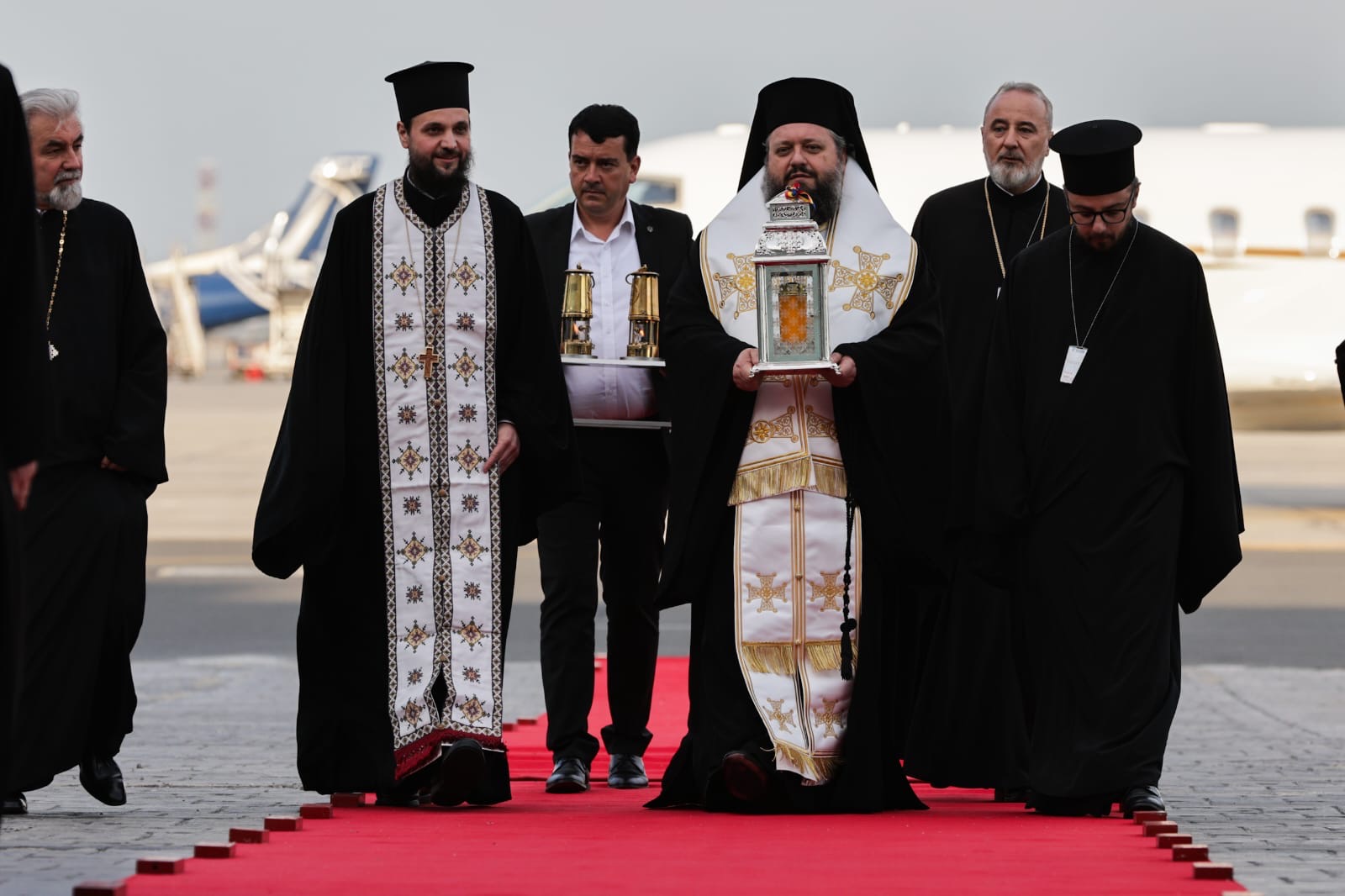 „Hristos a Înviat!” a răsunat sâmbătă la miezul nopții în întreaga Românie. „Un dar al iubirii lui Dumnezeu pentru noi toți”