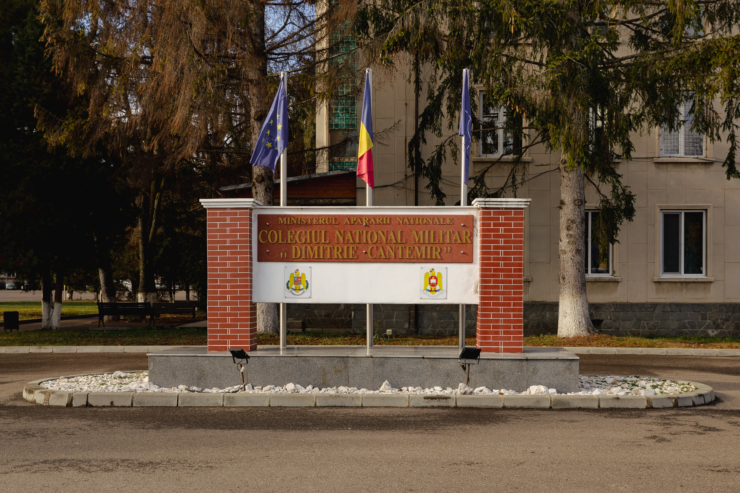 „Vă dați seama că nu sperăm la un război, ar trebui să nu ai toate țiglele pe casă să-ți dorești așa ceva”. Liceeni militari povestesc ce înseamnă pentru ei patriotismul 