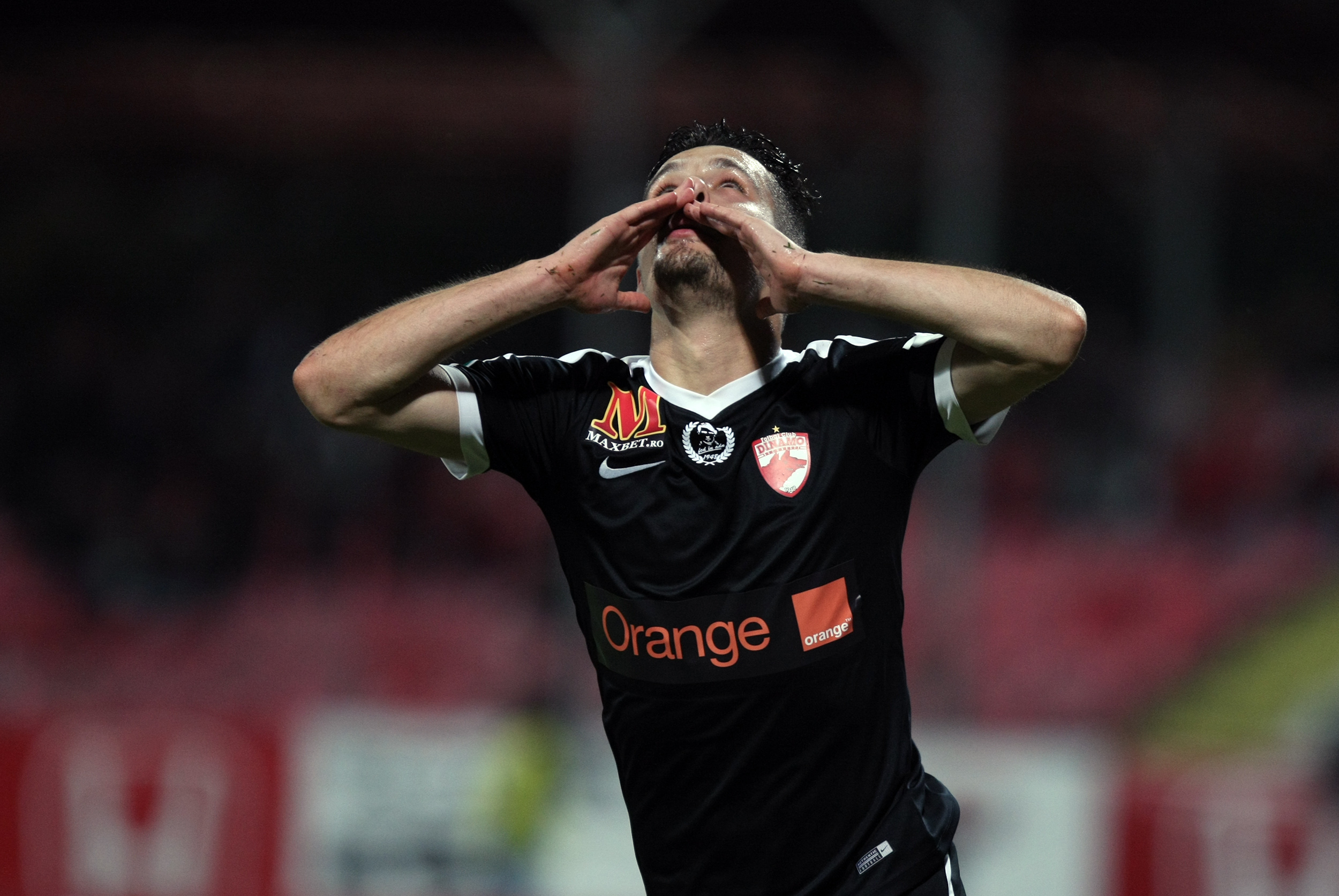 Liga 1, etapa 13. Dinamo - Pandurii 4-0. Autogol incredibil Lazar, ”dublă” Lazăr, plus Palici. ”Câinii”, în negru, în memoria lui Titi Frățilă. Fanii i-au cerut demisia lui Ando / VIDEO