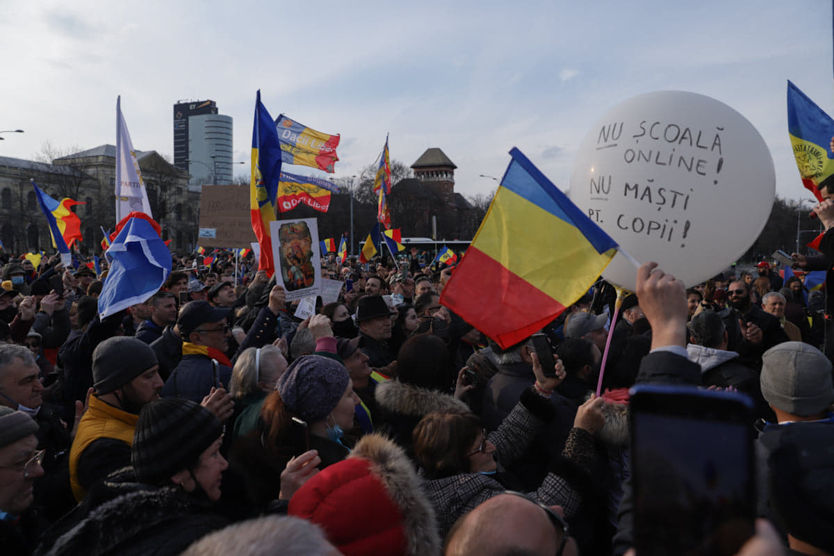 Amenzi de 29.950 de lei după protestul antirestricții din București la care a fost și senatoarea Diana Șoșoacă