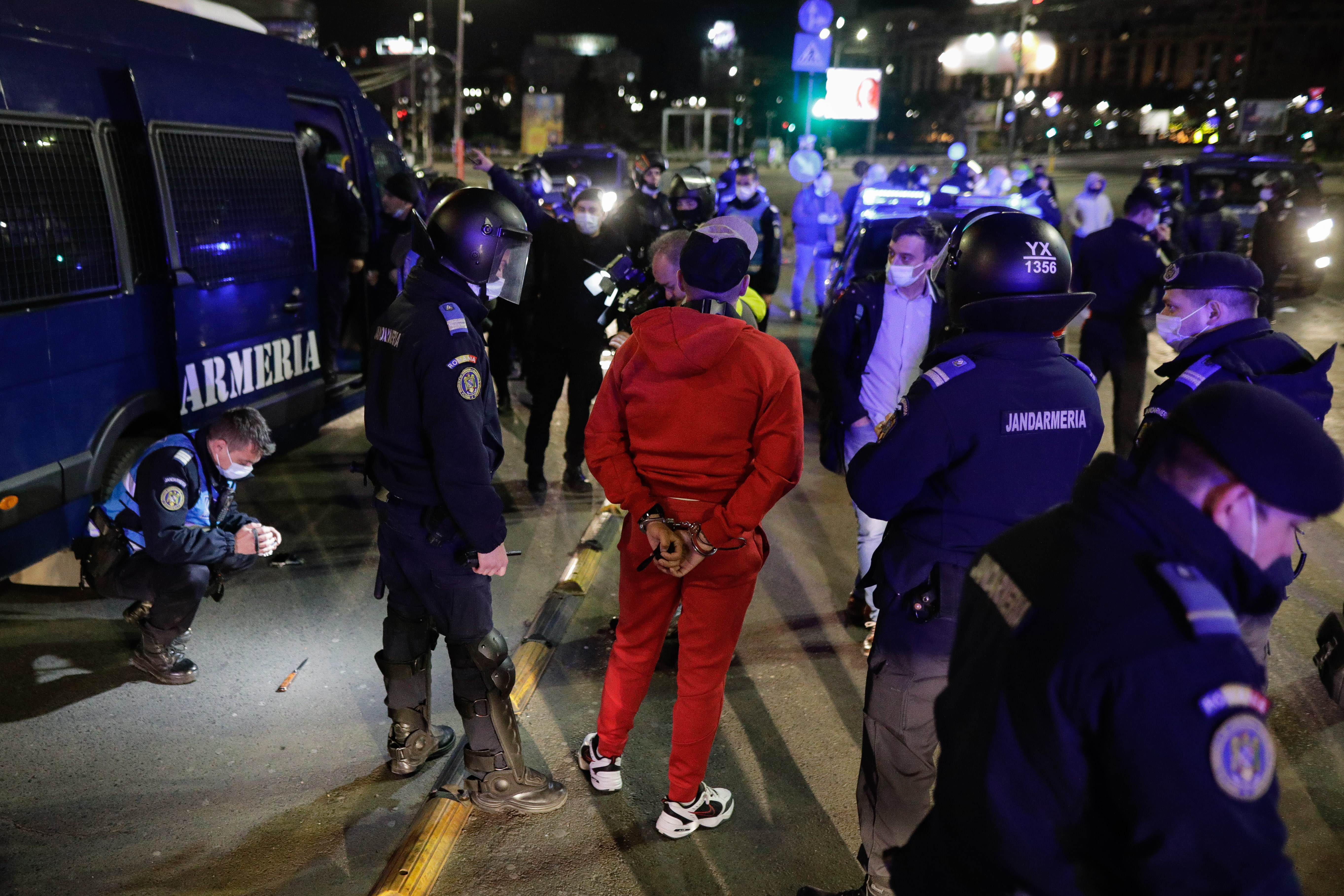 Bilanțul protestelor violente anti-restricții din București: 188 de oameni audiați. Au fost date amenzi de peste 200 de mii de lei