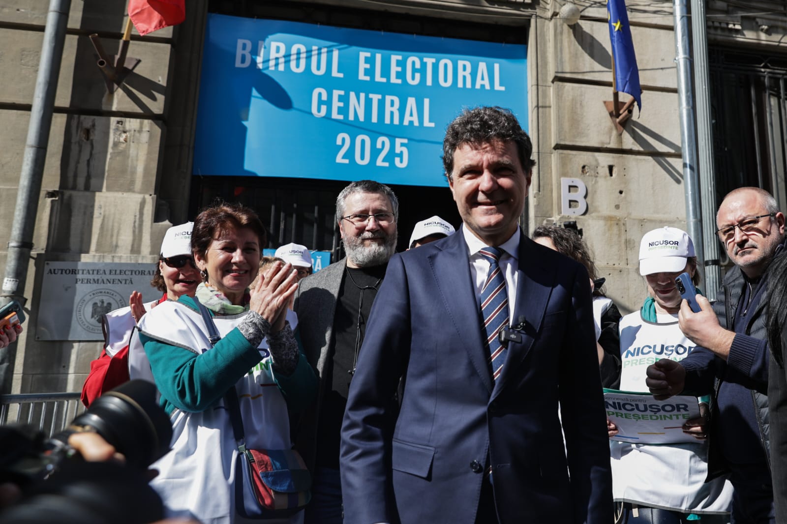 Nicușor Dan și-a depus candidatura la alegerile prezidențiale: „Vocea oamenilor se va auzi mult mai mult”