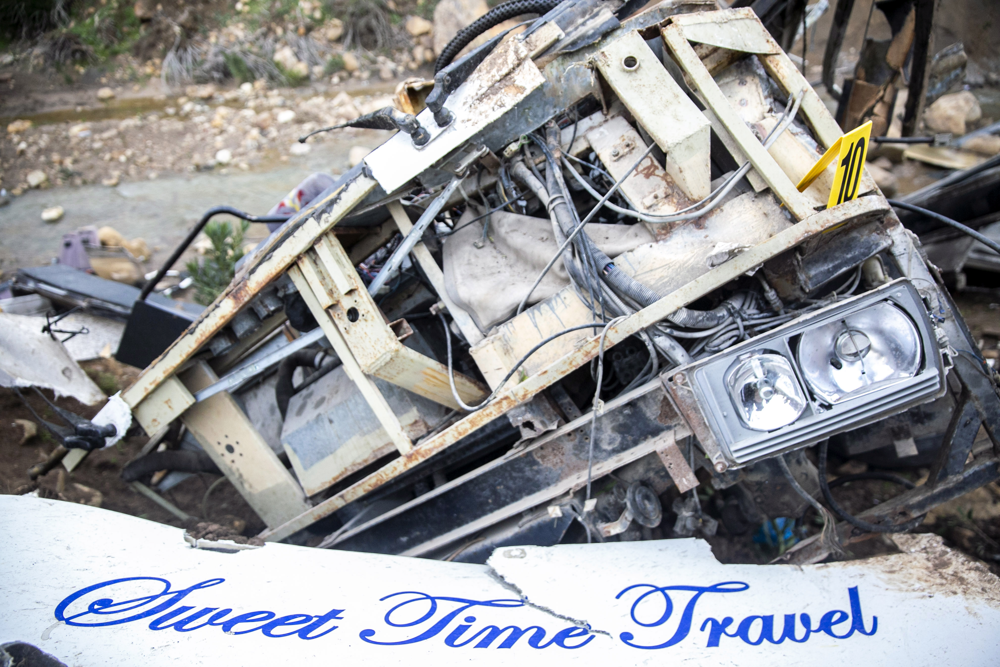 Un autocar cu peste 40 de pasageri la bord a căzut într-o râpă, în Tunisia. Cel puțin 24 de oameni au murit