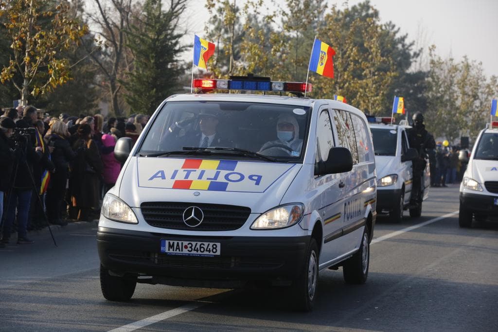 GALERIE FOTO/ Un militar de la Buzău a avut nevoie de îngrijiri medicale de 1 Decembrie. I s-a făcut rău cel mai probabil din cauza gerului