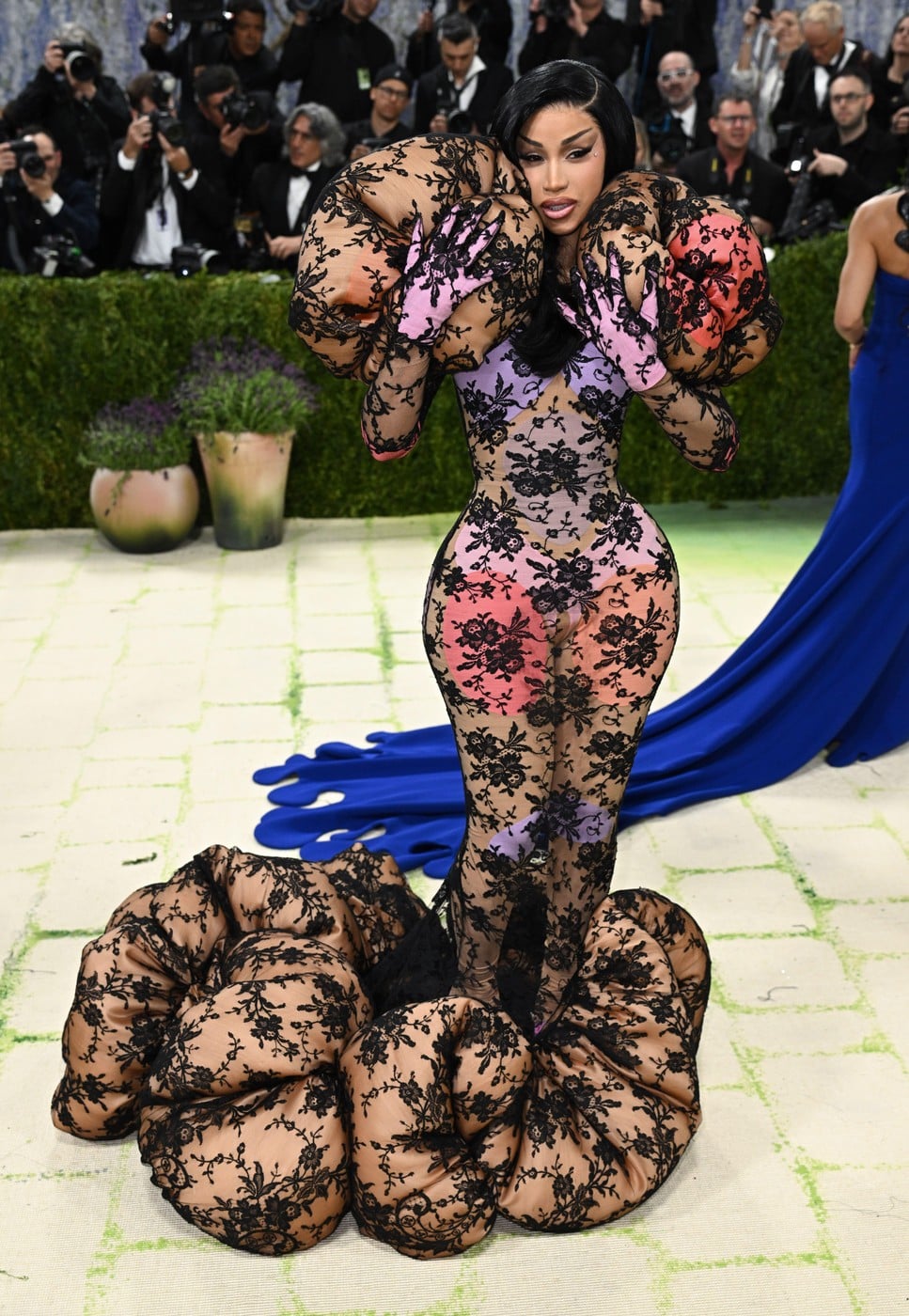 Vedete pe „covorul pietruit” la Met Gala 2026. De la rochii impresionante la alegeri controversate