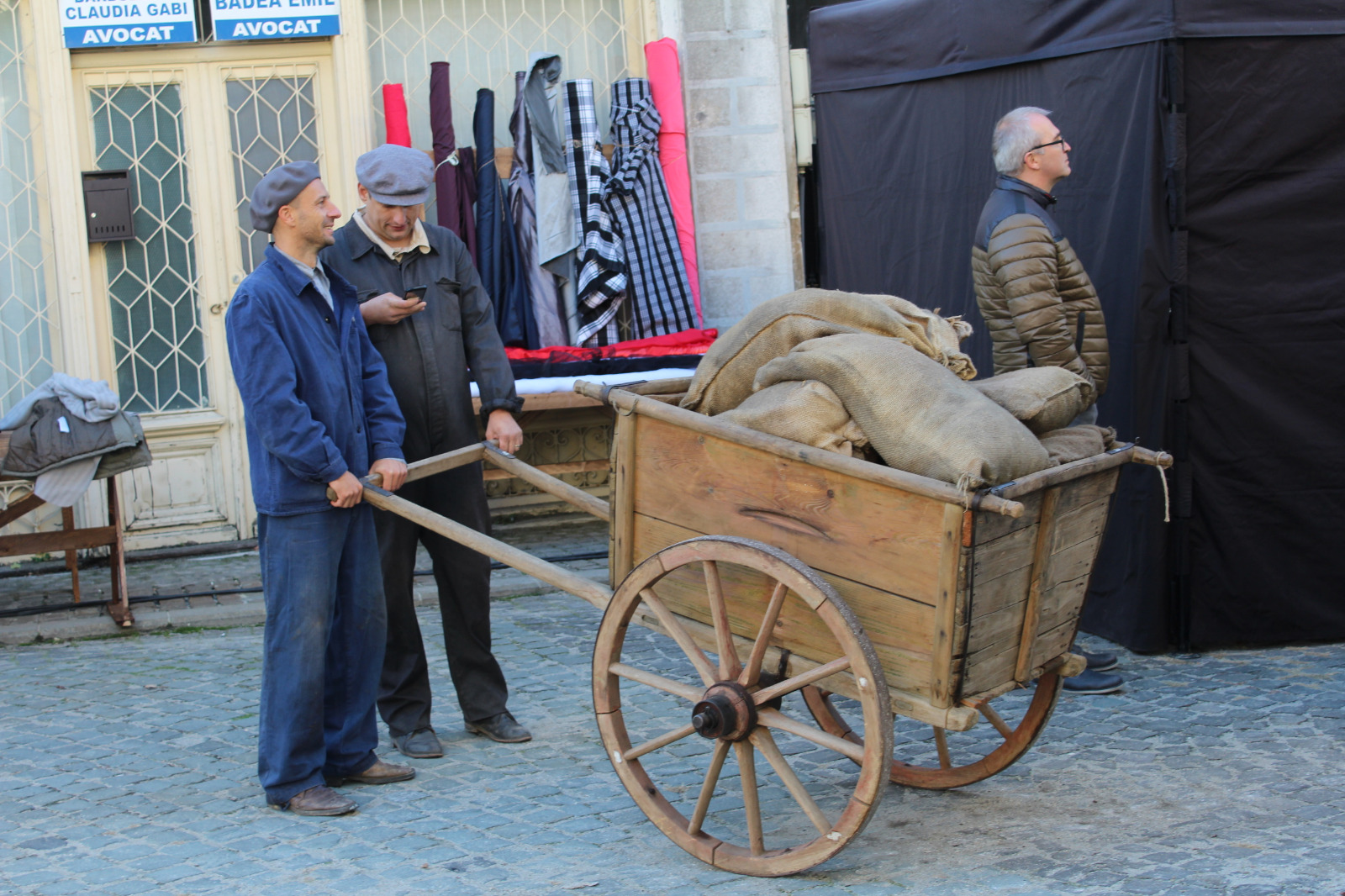 Cadre din filmul “Moromeții 2”, trase miercuri dimineață în centrul istoric al Slatinei| GALERIE FOTO