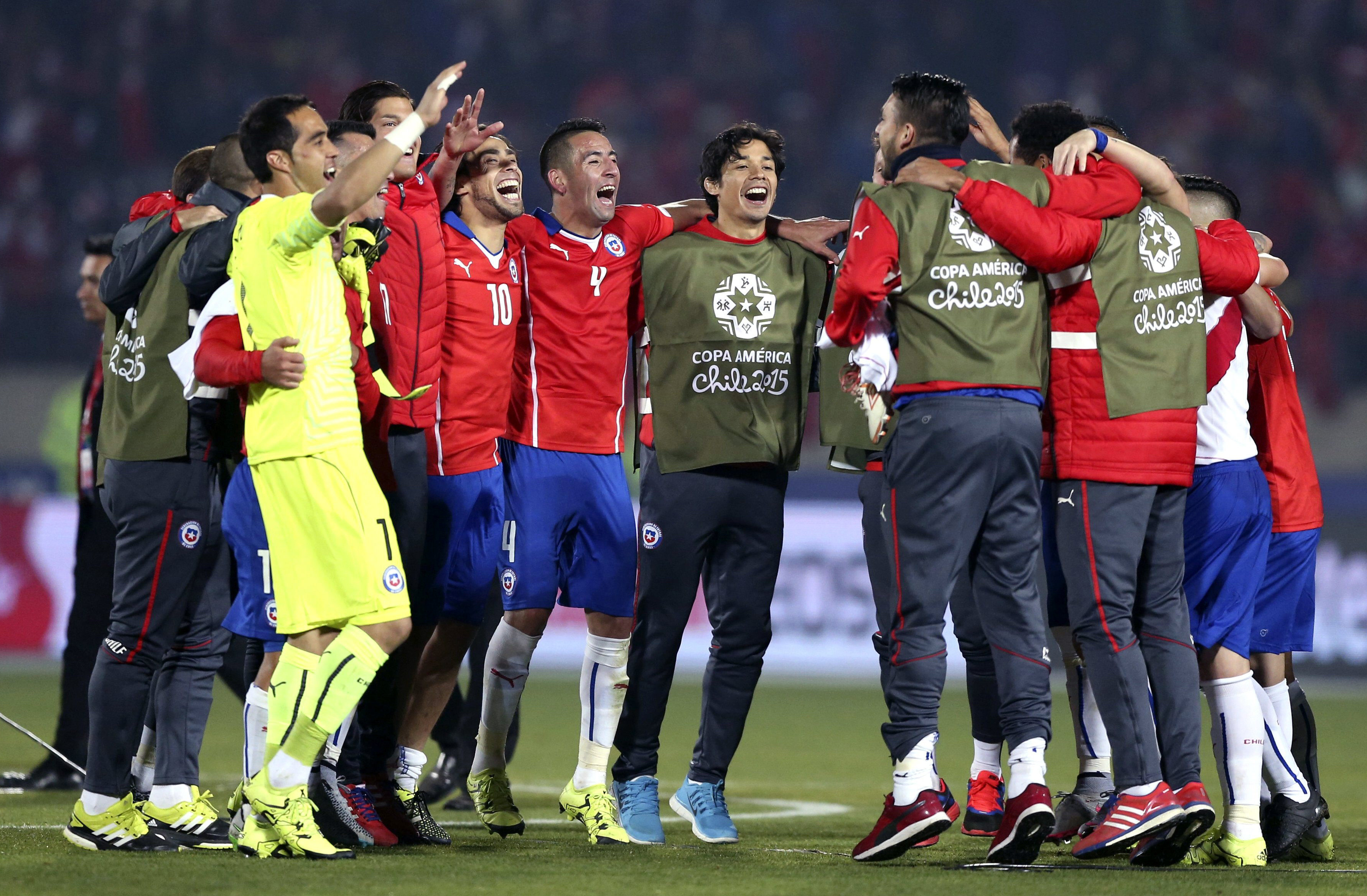 Chile s-a calificat în finala Copa America, graţie dublei lui Vargas. ^La noapte se joacă Argentina - Paraguay / GALERIE FOTO&VIDEO