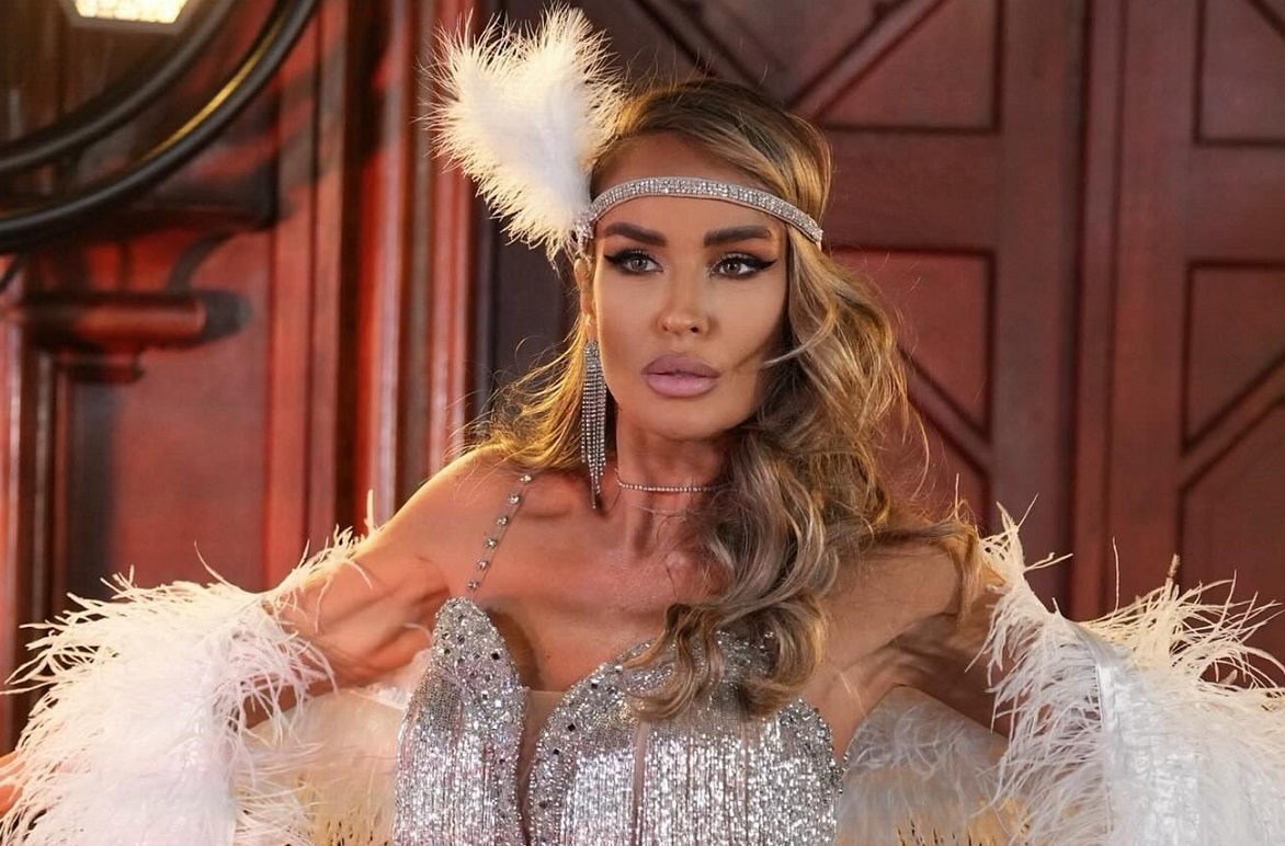Imagini cu Diana Munteanu în costum de baie prin zăpadă. Cum s-a filmat vedeta: „Aștept vara”