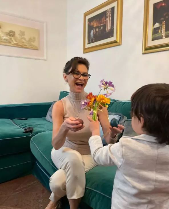 Fiul Ramonei Bădescu începe școala. Cum este relația dintre vedeta și Ignazio, în vârstă de 7 ani. „Sunt emoționată. El începe clasa I”